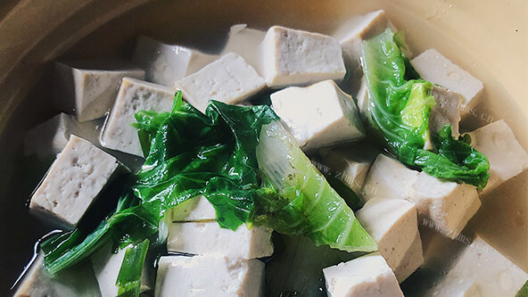 学会白菜豆腐汤，营养美味喝进去