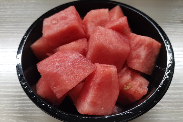 西瓜不能和牛奶一起吃，吃完西瓜过多久可以喝牛奶？