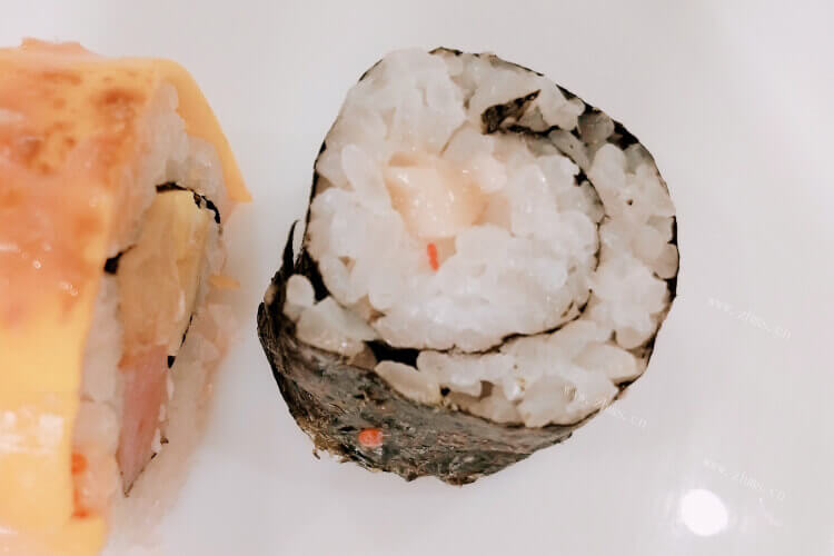 最近家里有好多寿司，请问冷藏后的寿司如何加热？