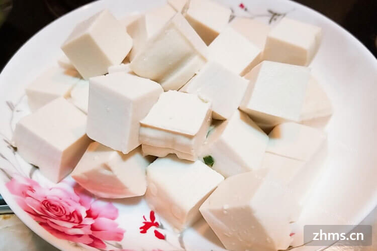 牛奶和豆腐都是补钙的好东西，请问牛奶可以和豆腐一起吃吗？