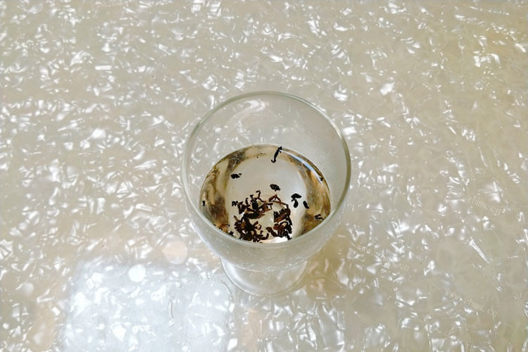 白桃乌龙茶挺好喝的，请问白桃乌龙茶的口感描述应该怎么写？