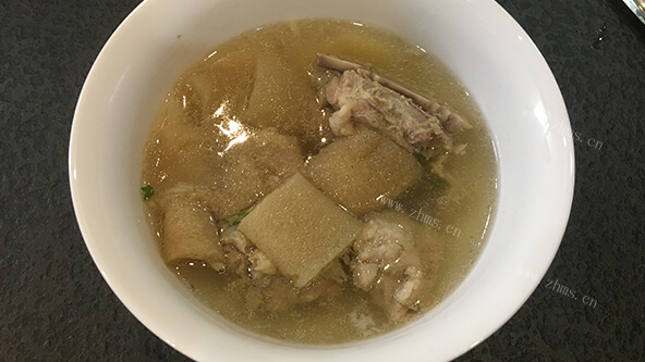 营养美味的排骨竹荪汤，简单易上手，快做了温暖自己的心灵吧！