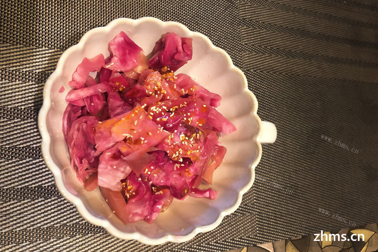 四川泡菜是一道有名的四川传统特色菜肴，那它究竟有什么特别的呢