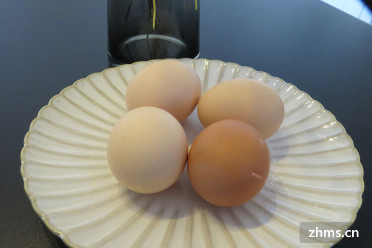 蛋清是可以打发奶油的，但是蛋清里有一点蛋黄还能打发吗
