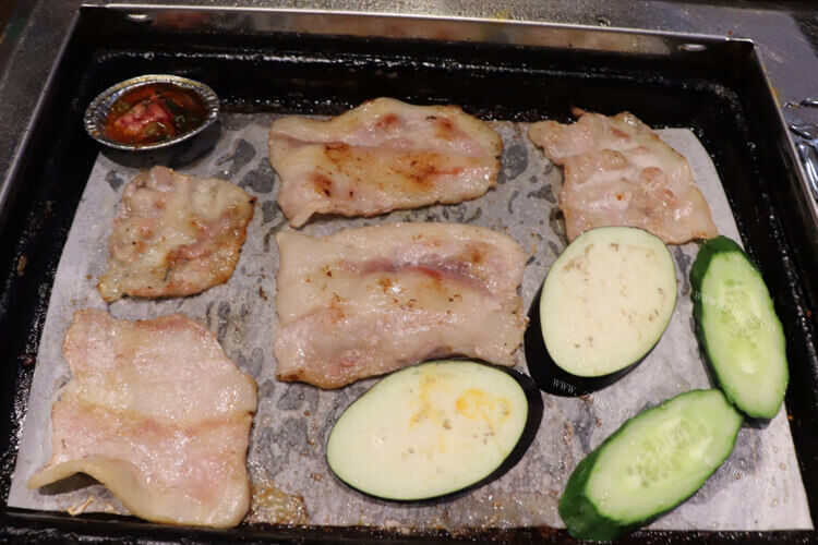 想要吃一次烤肉，请问鹤一烤肉望京店怎么样呢？