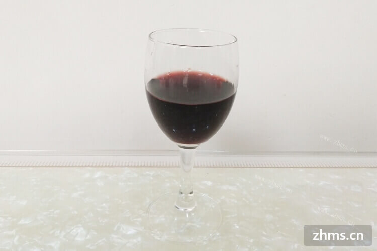 最近认识一位品酒师，他不喝14度以下的红酒，为什么好红酒是14度呢？