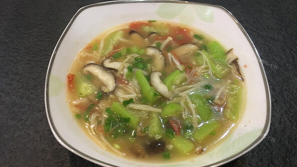 鲜到掉舌头的香菇汤原来这么简单，做好之后下饭下面都可以