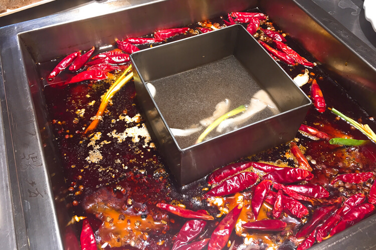 火锅猪肉卷怎么炒好吃吗，可以加白菜吗？