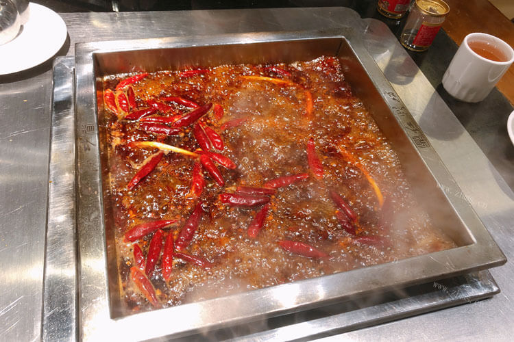 去火锅店吃番茄火锅，番茄火锅适合涮哪些菜？