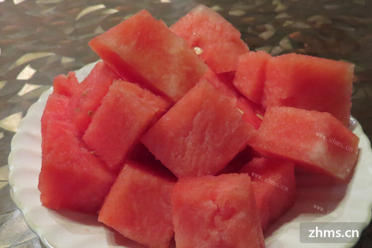 夏天甜甜的西瓜是解暑必备，那要是买到不甜的西瓜怎么吃