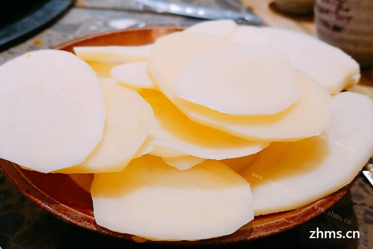 土豆炖排骨的做法是怎样的呢？谁能够告诉我？
