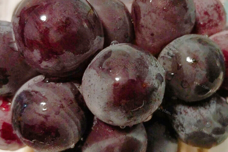 买了一些葡萄，请问葡萄和提子的营养价值是一样的吗？