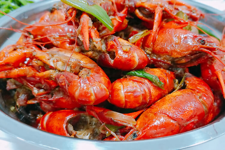 小龙虾有腥味吗，可以油炸的吃吗？