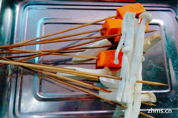 砂锅串串很多人都喜欢吃，有人了解过签签王砂锅串串香费用是多少