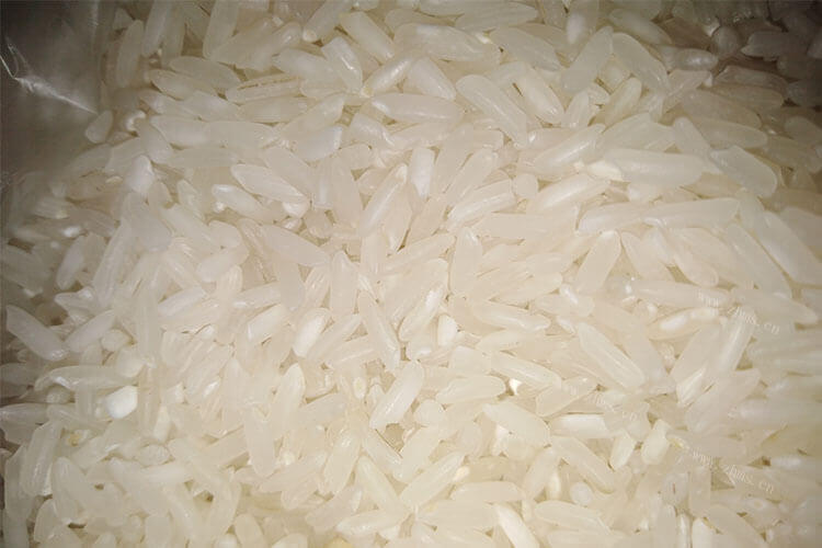 听说有塑料大米，煮熟后的塑料大米是什么样的？