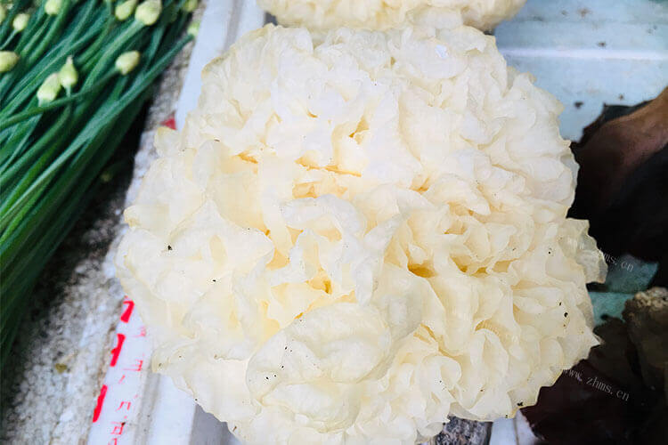 想喝甜的东西，紫薯银耳红枣汤味道好不好？