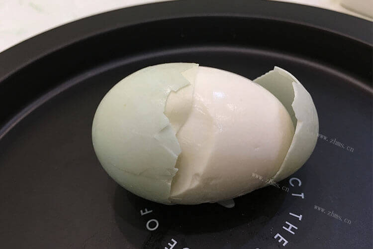 我家的咸鸭蛋变酸了，请问咸鸭蛋为什么变酸？