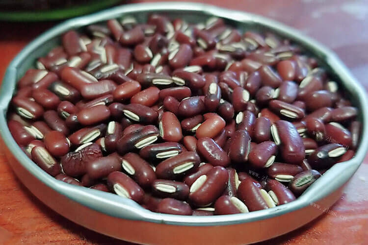 我去市场购买赤小豆和红小豆，请问赤小豆跟红小豆有什么好区别？