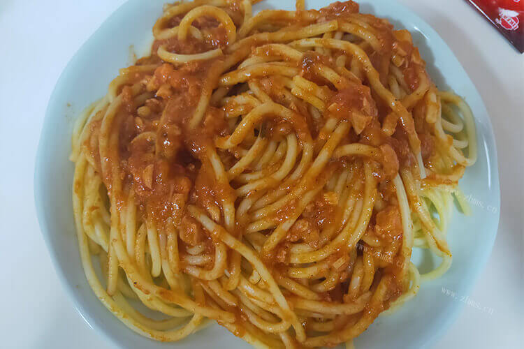 最近想吃意大利面，请问如何使用意大利面酱做出意大利面呢？