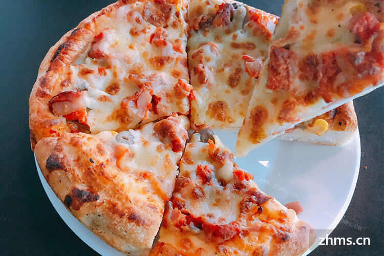 想要自己做披萨，想问问披萨使用的蔬菜和肉类有哪些呢？