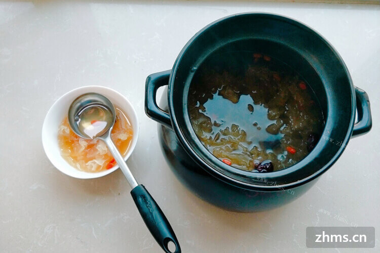 冬季很想喝银耳汤，请问玉米淀粉可以勾芡银耳汤吗?