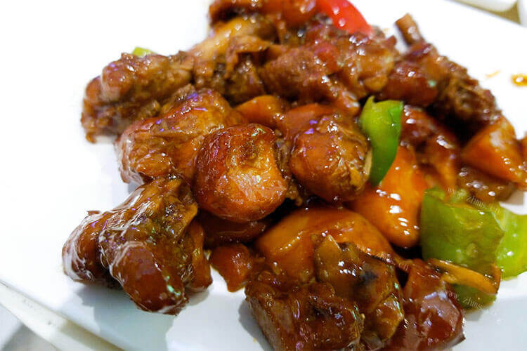 中午的时候想自己做辣子鸡，歌乐山辣子鸡怎么腌制？
