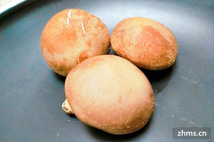 买了点香菇回家想吃点香菇丁包包子，怎样快速切香菇丁？