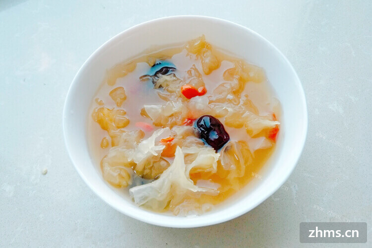冬季很想喝银耳汤，请问玉米淀粉可以勾芡银耳汤吗?