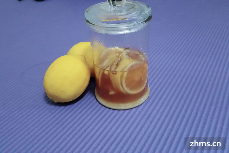 蜂蜜柠檬水为什么要加冰糖