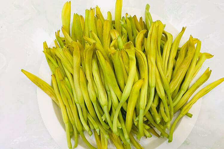 黄花菜和忘忧草是什么关系，他们的味道怎么样呢？