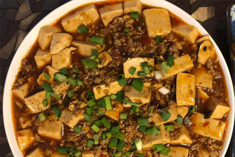 麻婆豆腐的豆腐也是有讲究的，麻婆豆腐用什么豆腐做好吃呀？