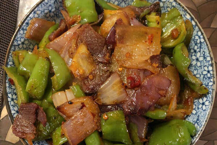 做回锅肉的主要材料，回锅肉搭配哪些蔬菜？