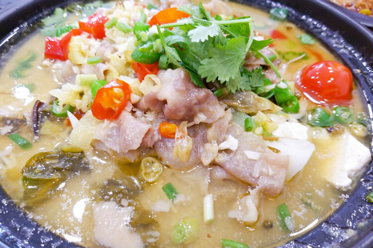 红烧排骨可以选择用砂锅炖，砂锅红烧排骨汤的食材是一些什么？