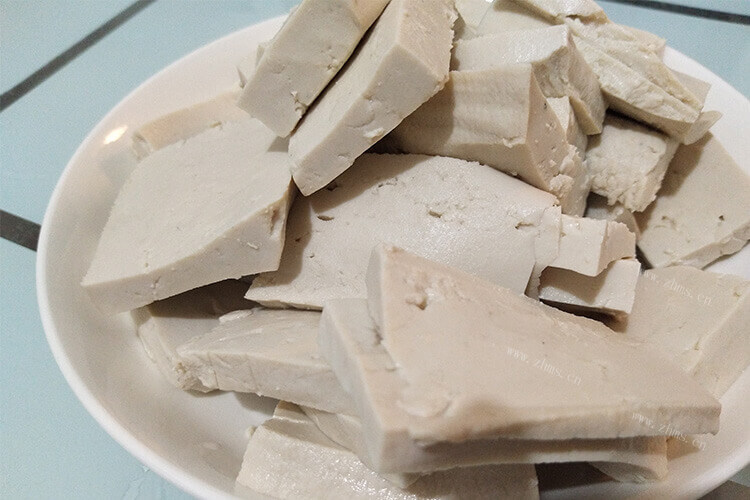 特别喜欢吃豆腐脑，怎样用卤水制作豆腐脑呢？
