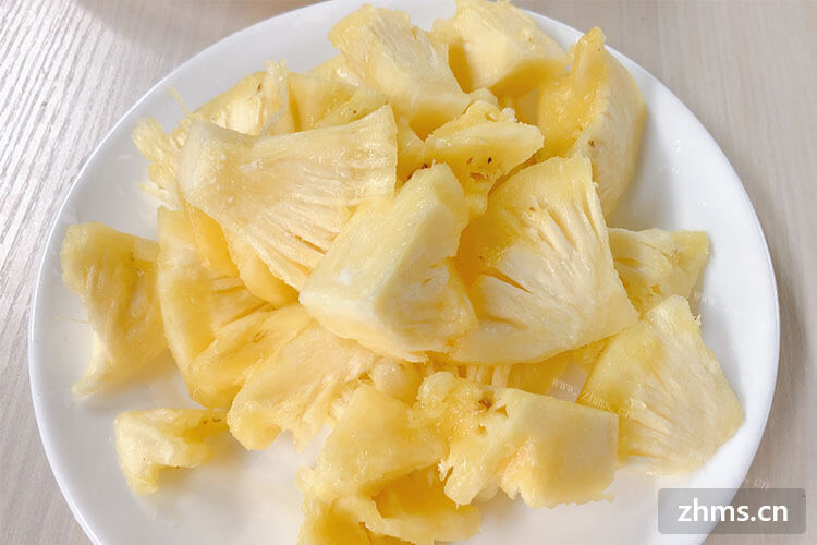 凤梨和菠萝长得一模一样，好奇凤梨是什么，和菠萝哪个好吃？