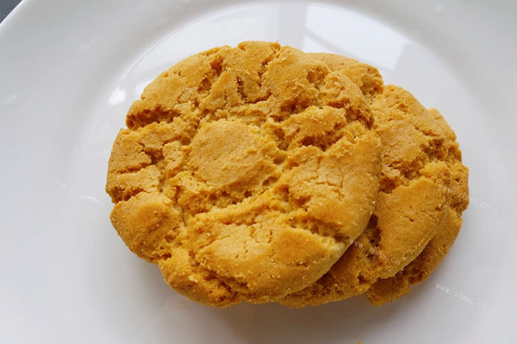 桃酥饼干还有饼干都是很好吃的，桃酥和饼干的区别是什么呀？