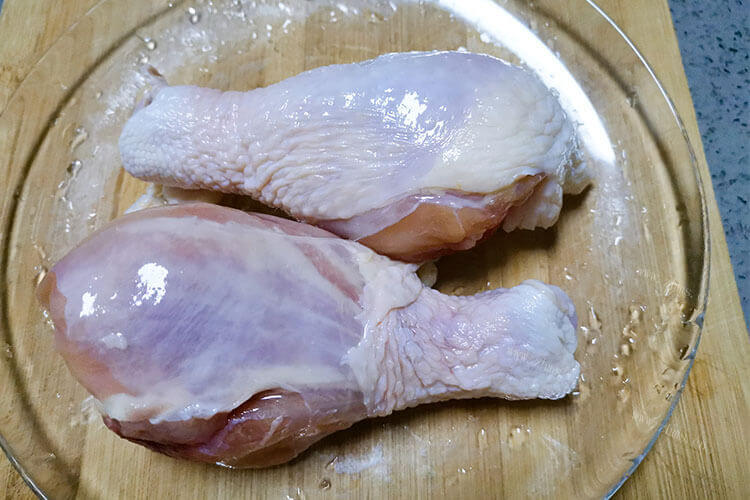 经常吃卤鸡腿好吗，一个卤鸡腿多少蛋白质？