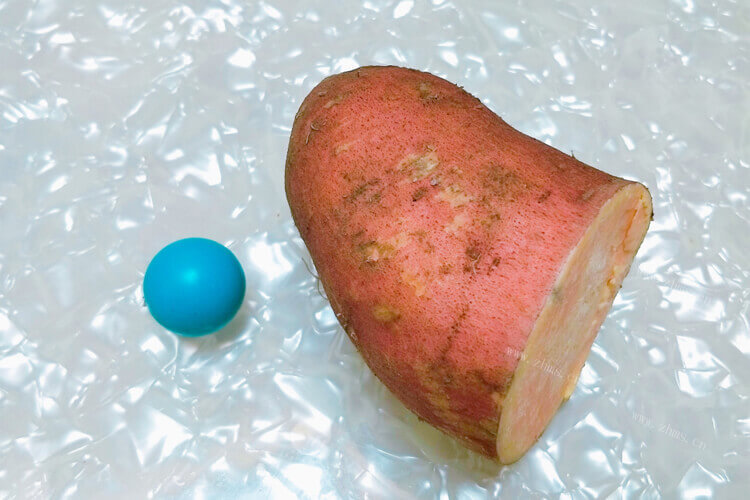 蒸红薯100g有多少碳水化合物，红薯可以当做主食吗？