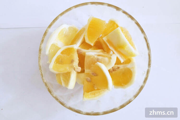 听说和枸杞柠檬水能够美白，想知道枸杞柠檬怎么泡水？