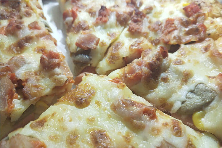 海绵底披萨是什么样的，和双层披萨哪个好吃？
