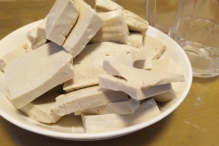 想在家做卤豆腐脑，请问下自制盐卤水豆腐脑怎么做？