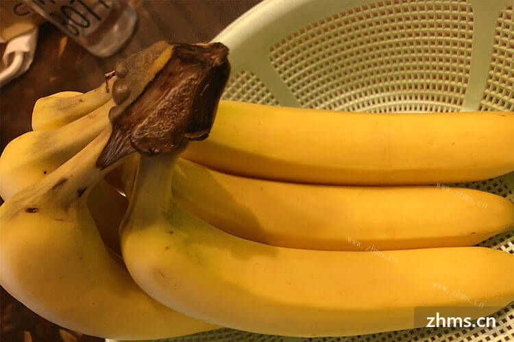 想要做一些香蕉奶昔，香蕉奶昔的做法是什么呀?