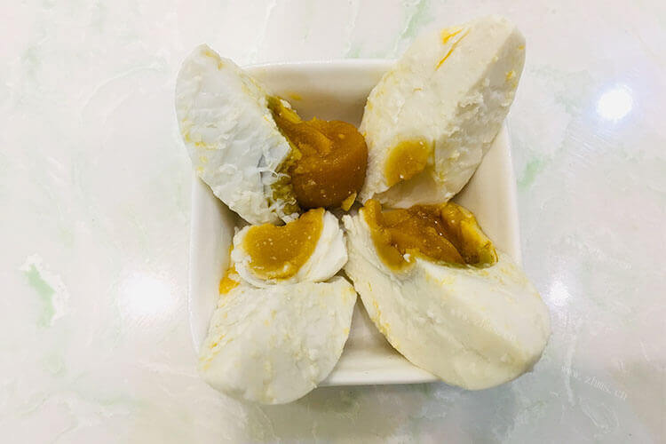 生咸鸭蛋黄可以吃，生咸鸭蛋黄的吃法有哪些呢？