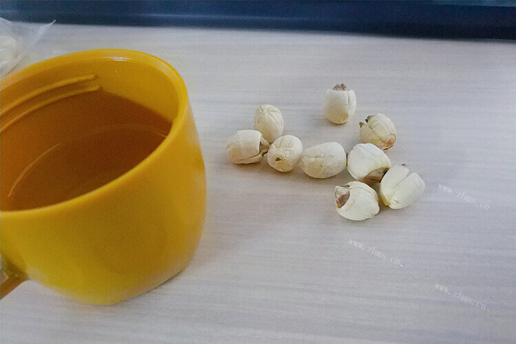 用排骨煮汤，莲子山药虫草花排骨汤怎么做才香？