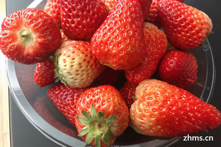 都说用小苏打洗草莓特别好，不知草莓如何用小苏打洗？