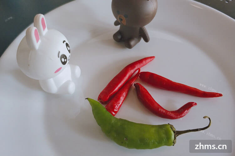 五彩椒是辣椒中的精品，想知道怎样泡五彩椒又香又脆?