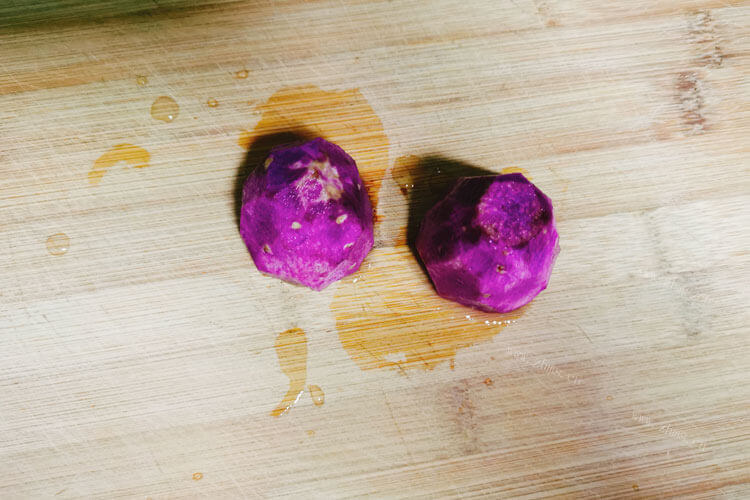 我不知道怎样蒸紫薯更有效率，紫薯蒸切片还是整个呢？