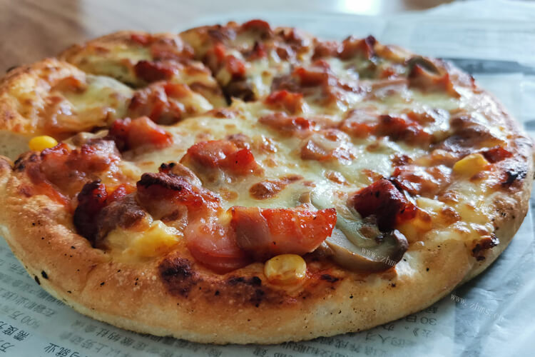 披萨的味道是很多的，烤箱培根披萨好吃吗？
