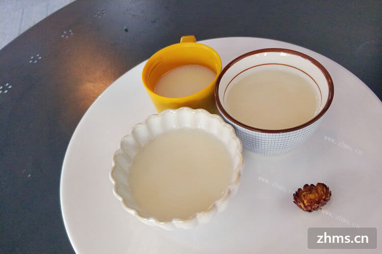 甜豆浆怎样做比较好吃呢？里面加入的是白砂糖还是蜂蜜呢？