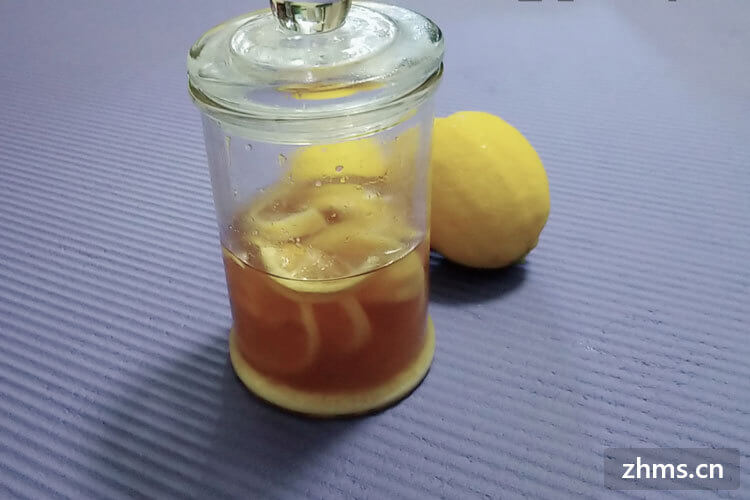 柠檬片泡水
